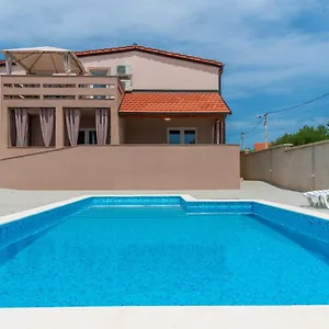 Apartment Krzak, Nin